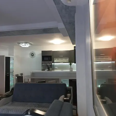 Twins Apartment *